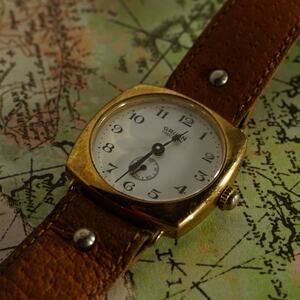Vintage 29MM Gruen Quartz Cushion Case Trench Style Wrist Watch w/ Sub Seconds
